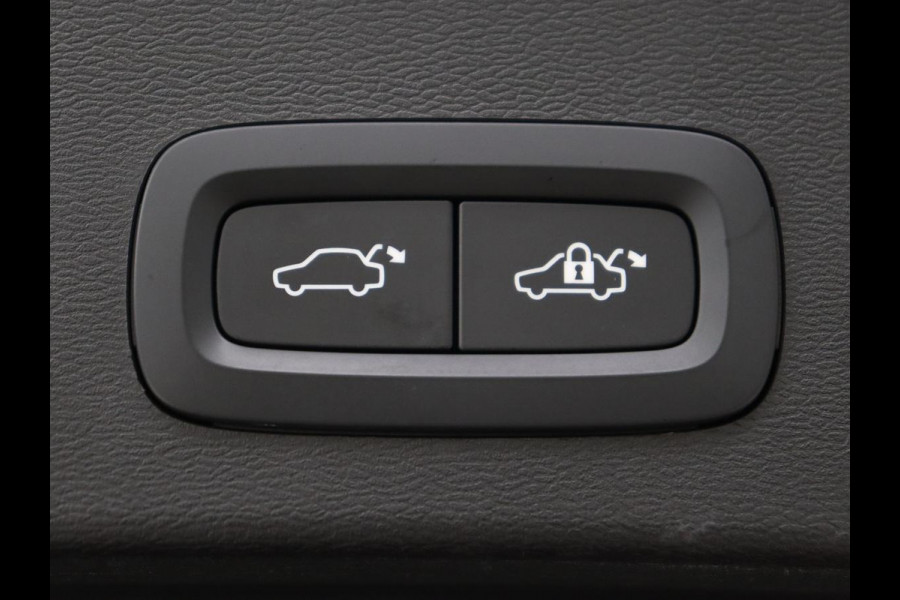Volvo XC40 Recharge Plus | Trekhaak | Stoel & stuurverwarming | Warmtepomp | Adaptive cruise | Carplay | Navigatie | Camera | Leder/Alcantara | Full LED | DAB | Standkachel | Bluetooth | Climate control
