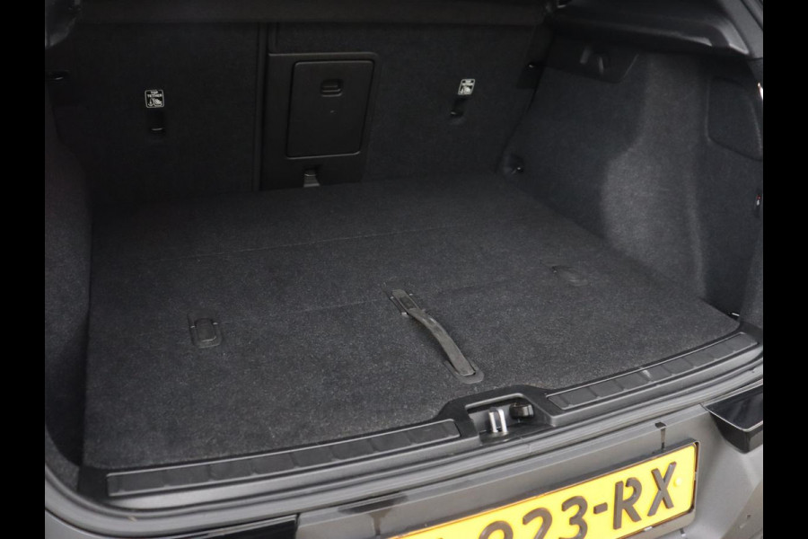 Volvo XC40 Recharge Plus | Trekhaak | Stoel & stuurverwarming | Warmtepomp | Adaptive cruise | Carplay | Navigatie | Camera | Leder/Alcantara | Full LED | DAB | Standkachel | Bluetooth | Climate control