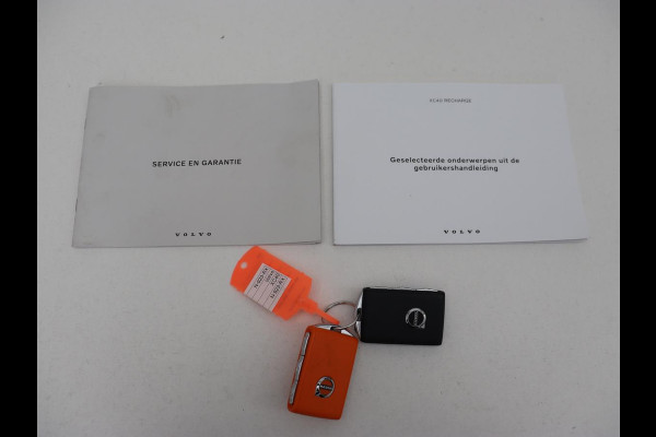 Volvo XC40 Recharge Plus | Trekhaak | Stoel & stuurverwarming | Warmtepomp | Adaptive cruise | Carplay | Navigatie | Camera | Leder/Alcantara | Full LED | DAB | Standkachel | Bluetooth | Climate control