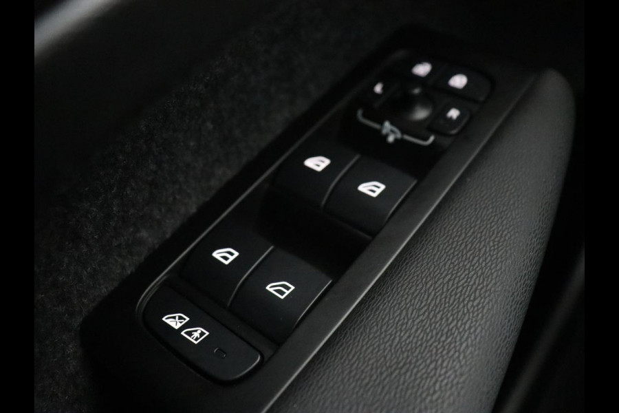 Volvo XC40 Recharge Plus | Trekhaak | Stoel & stuurverwarming | Warmtepomp | Adaptive cruise | Carplay | Navigatie | Camera | Leder/Alcantara | Full LED | DAB | Standkachel | Bluetooth | Climate control