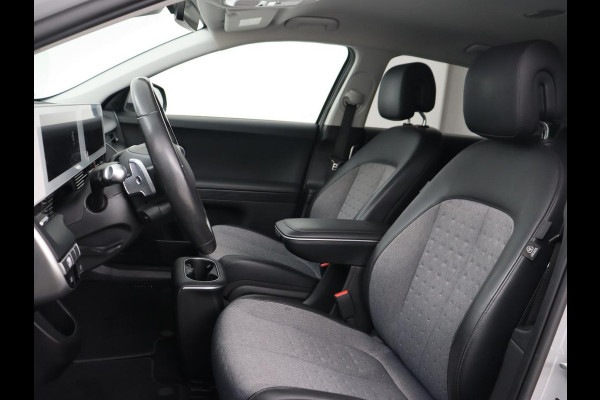 Hyundai IONIQ 5 Connect 73kWh | Trekhaak | Stoel & stuurverwarming | Half leder | Adaptive cruise | Carplay | 19'' | Keyless | Camera | Navigatie | Vehicle-to-load | Parkeerhulp
