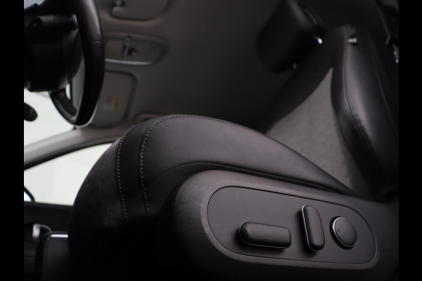 Hyundai IONIQ 5 Connect 73kWh | Trekhaak | Stoel & stuurverwarming | Half leder | Adaptive cruise | Carplay | 19'' | Keyless | Camera | Navigatie | Vehicle-to-load | Parkeerhulp