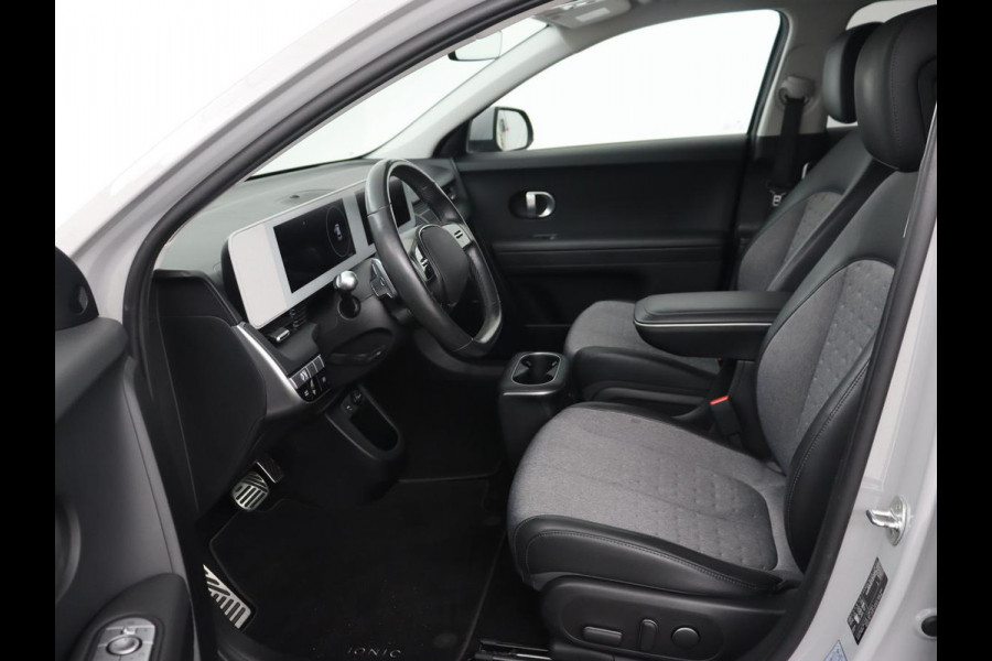 Hyundai IONIQ 5 Connect 73kWh | Trekhaak | Stoel & stuurverwarming | Half leder | Adaptive cruise | Carplay | 19'' | Keyless | Camera | Navigatie | Vehicle-to-load | Parkeerhulp