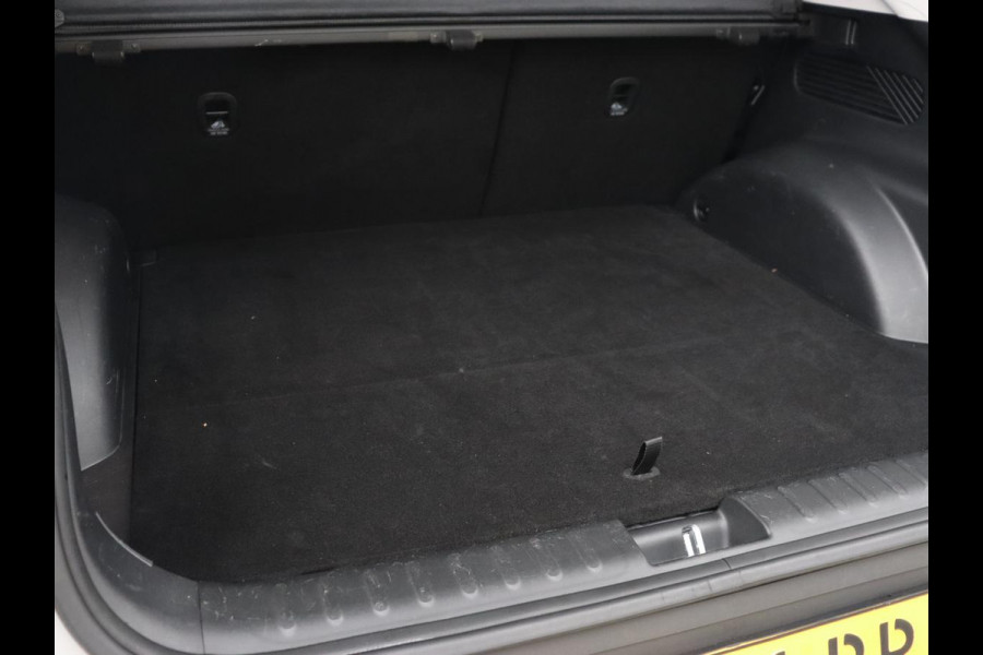 Hyundai IONIQ 5 Connect 73kWh | Trekhaak | Stoel & stuurverwarming | Half leder | Adaptive cruise | Carplay | 19'' | Keyless | Camera | Navigatie | Vehicle-to-load | Parkeerhulp