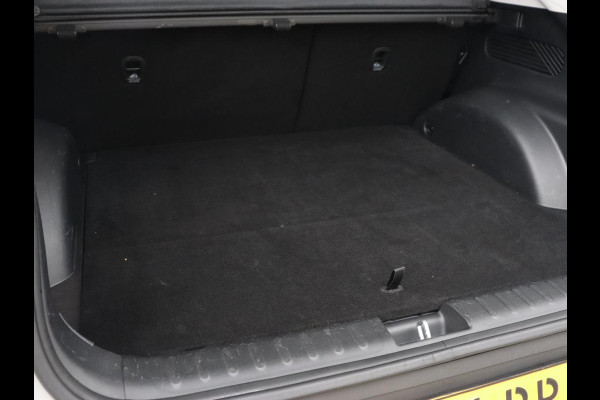 Hyundai IONIQ 5 Connect 73kWh | Trekhaak | Stoel & stuurverwarming | Half leder | Adaptive cruise | Carplay | 19'' | Keyless | Camera | Navigatie | Vehicle-to-load | Parkeerhulp