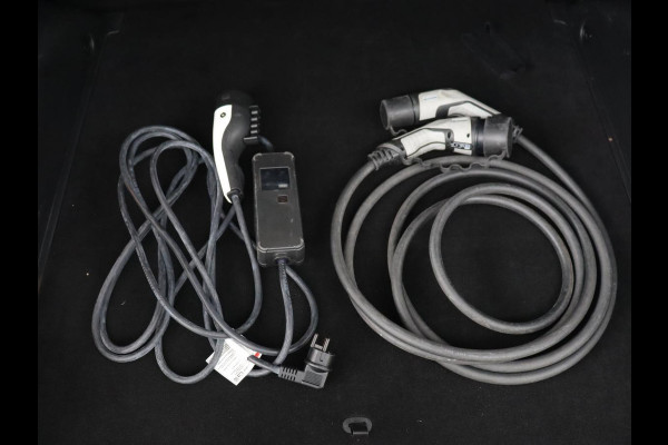 Hyundai IONIQ 5 Connect 73kWh | Trekhaak | Stoel & stuurverwarming | Half leder | Adaptive cruise | Carplay | 19'' | Keyless | Camera | Navigatie | Vehicle-to-load | Parkeerhulp