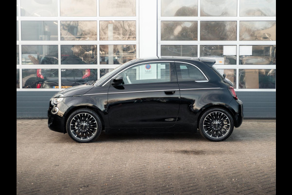 Fiat 500E 3+1 La Prima 42 kWh | 17% Bijtelling | Clima | Cruise | Leder | 17" | Priv Glass | Winter Pack | JBL Sound | BSM | Apple Carplay