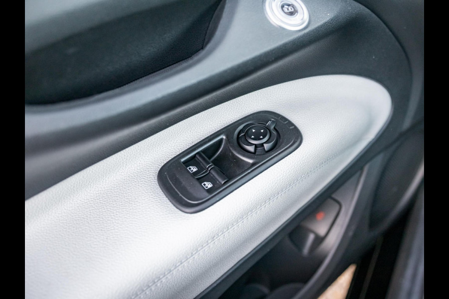 Fiat 500E 3+1 La Prima 42 kWh | 17% Bijtelling | Clima | Cruise | Leder | 17" | Priv Glass | Winter Pack | JBL Sound | BSM | Apple Carplay