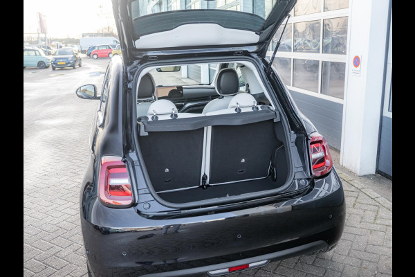 Fiat 500E 3+1 La Prima 42 kWh | 17% Bijtelling | Clima | Cruise | Leder | 17" | Priv Glass | Winter Pack | JBL Sound | BSM | Apple Carplay