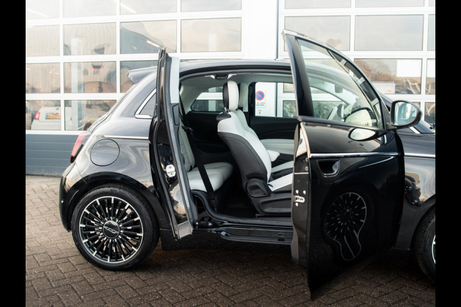 Fiat 500E 3+1 La Prima 42 kWh | 17% Bijtelling | Clima | Cruise | Leder | 17" | Priv Glass | Winter Pack | JBL Sound | BSM | Apple Carplay