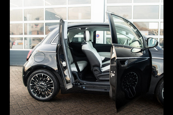 Fiat 500E 3+1 La Prima 42 kWh | 17% Bijtelling | Clima | Cruise | Leder | 17" | Priv Glass | Winter Pack | JBL Sound | BSM | Apple Carplay