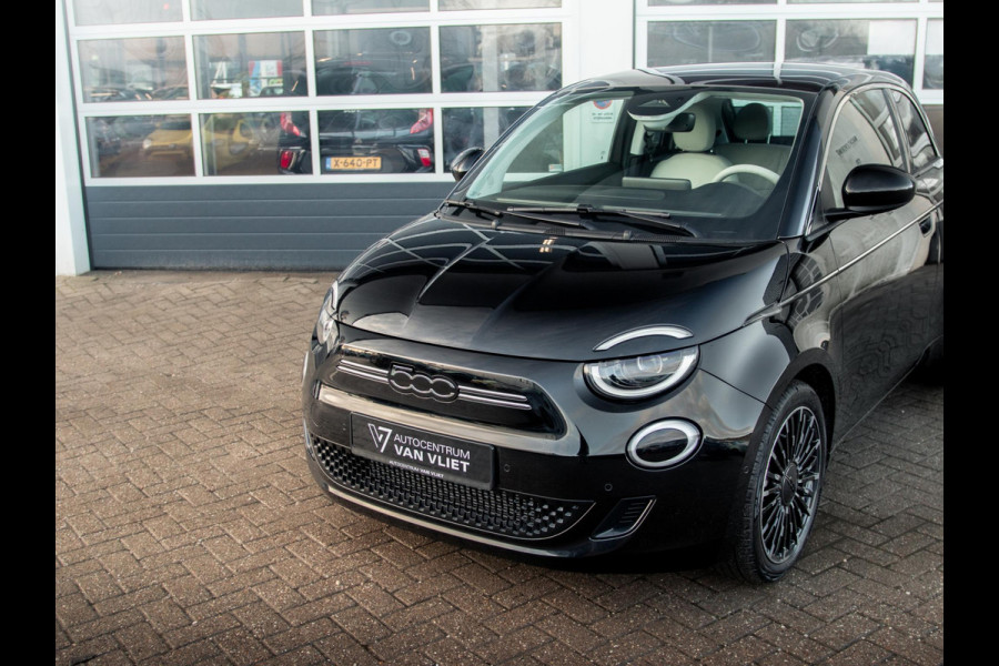 Fiat 500E 3+1 La Prima 42 kWh | 17% Bijtelling | Clima | Cruise | Leder | 17" | Priv Glass | Winter Pack | JBL Sound | BSM | Apple Carplay