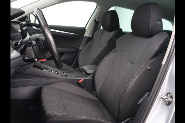 Škoda Octavia 1.0 e-TSI Business Edition Plus | Trekhaak | Stoelverwarming | Adaptive cruise | Sfeerverlichting | Full LED | Side Assist | Carplay | Navigatie | Climate control | Bluetooth