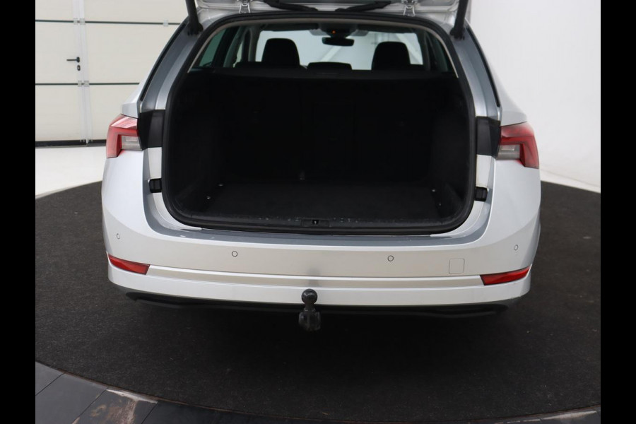 Škoda Octavia 1.0 e-TSI Business Edition Plus | Trekhaak | Stoelverwarming | Adaptive cruise | Sfeerverlichting | Full LED | Side Assist | Carplay | Navigatie | Climate control | Bluetooth