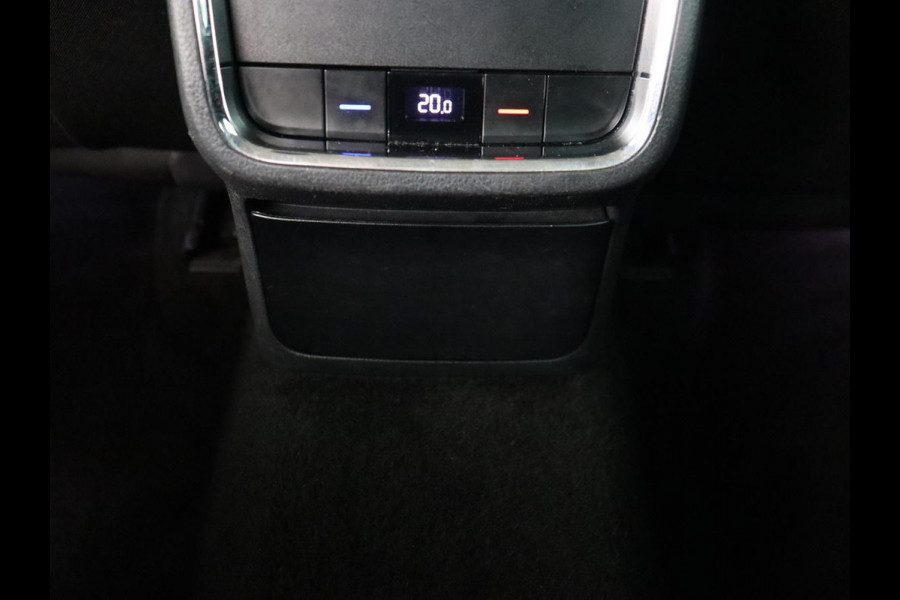 Škoda Octavia 1.0 e-TSI Business Edition Plus | Trekhaak | Stoelverwarming | Adaptive cruise | Sfeerverlichting | Full LED | Side Assist | Carplay | Navigatie | Climate control | Bluetooth