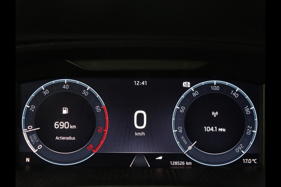 Škoda Octavia 1.0 e-TSI Business Edition Plus | Trekhaak | Stoelverwarming | Adaptive cruise | Sfeerverlichting | Full LED | Side Assist | Carplay | Navigatie | Climate control | Bluetooth