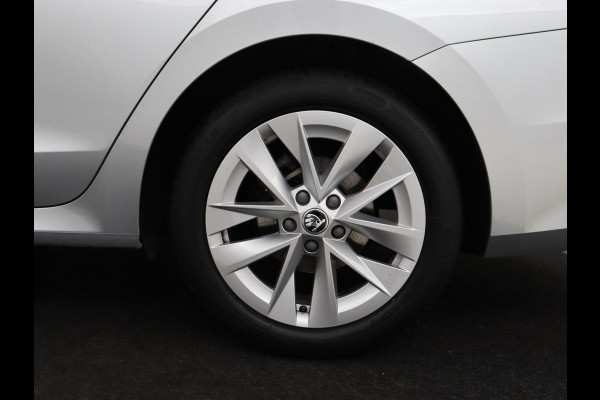 Škoda Octavia 1.0 e-TSI Business Edition Plus | Trekhaak | Stoelverwarming | Adaptive cruise | Sfeerverlichting | Full LED | Side Assist | Carplay | Navigatie | Climate control | Bluetooth