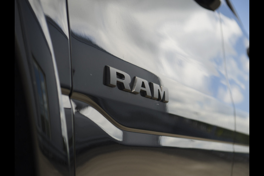 Dodge Ram | 1500 | Limited | 5.7 V8 | 4x4 | Crew Cab | Night Edition | HEMI | Panorama | Deksel | Full Nieuw binnen!