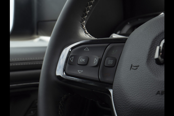 Dodge Ram | 1500 | Limited | 5.7 V8 | 4x4 | Crew Cab | Night Edition | HEMI | Panorama | Deksel | Full Nieuw binnen!