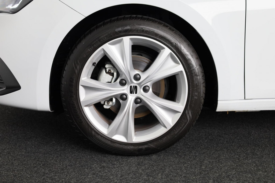 Seat Leon FR 1.0 TSI Hatchback 110 pk | Verlengde garantie | Navigatie via App | Parkeersensoren achter | Autom. airco (3 zones) | LED koplampen |