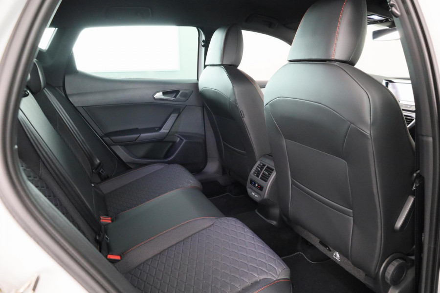 Seat Leon FR 1.0 TSI Hatchback 110 pk | Verlengde garantie | Navigatie via App | Parkeersensoren achter | Autom. airco (3 zones) | LED koplampen |