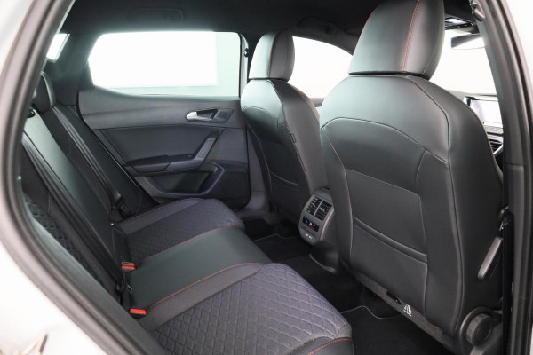 Seat Leon FR 1.0 TSI Hatchback 110 pk | Verlengde garantie | Navigatie via App | Parkeersensoren achter | Autom. airco (3 zones) | LED koplampen |