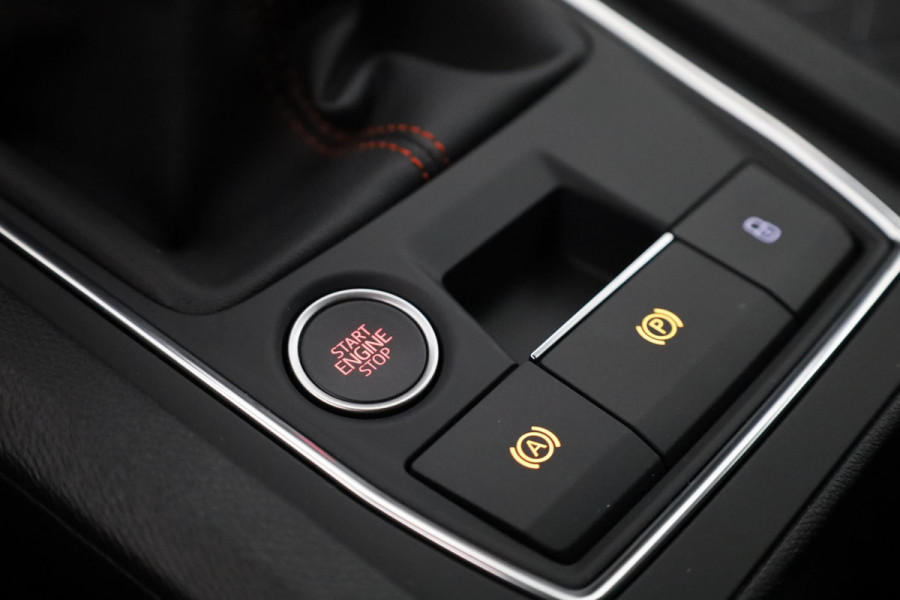 Seat Leon FR 1.0 TSI Hatchback 110 pk | Verlengde garantie | Navigatie via App | Parkeersensoren achter | Autom. airco (3 zones) | LED koplampen |