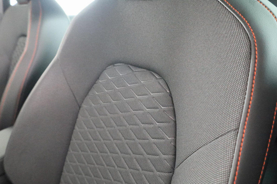 Seat Leon FR 1.0 TSI Hatchback 110 pk | Verlengde garantie | Navigatie via App | Parkeersensoren achter | Autom. airco (3 zones) | LED koplampen |