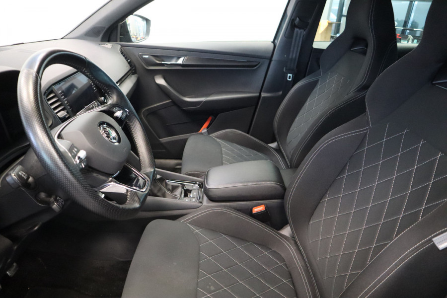 Škoda Karoq 1.5 TSI ACT Sportline Business Navi Camera 19'' ACC ECC Canton 24 maanden garantie mogelijk (*vraag naar de voorwaarden)