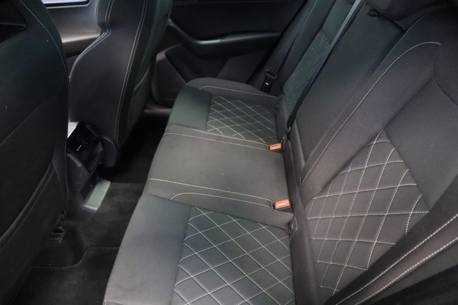 Škoda Karoq 1.5 TSI ACT Sportline Business Navi Camera 19'' ACC ECC Canton 24 maanden garantie mogelijk (*vraag naar de voorwaarden)