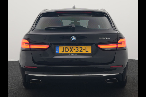 BMW 5 Serie Touring 530e Luxury Line Plug In Hybrid 294pk Dealer O.H PHEV | Trekhaak Af Fabriek | Panodak | Camera | Lederen Sportstoelen Memory & Verwarmd | Apple Carplay | Cruise Control | Navigatie | Virtual | DAB |