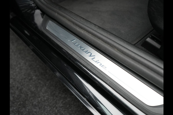 BMW 5 Serie Touring 530e Luxury Line Plug In Hybrid 294pk Dealer O.H PHEV | Trekhaak Af Fabriek | Panodak | Camera | Lederen Sportstoelen Memory & Verwarmd | Apple Carplay | Cruise Control | Navigatie | Virtual | DAB |