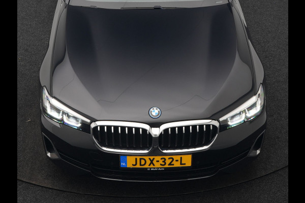BMW 5 Serie Touring 530e Luxury Line Plug In Hybrid 294pk Dealer O.H PHEV | Trekhaak Af Fabriek | Panodak | Camera | Lederen Sportstoelen Memory & Verwarmd | Apple Carplay | Cruise Control | Navigatie | Virtual | DAB |