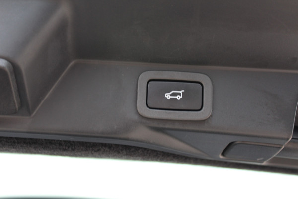 Land Rover Range Rover Sport 5.0 V8 SC SVR 576 PK ! Facelift ! Carbon ! Pano, Cruis, Airco, Stoelverw voor + achter!