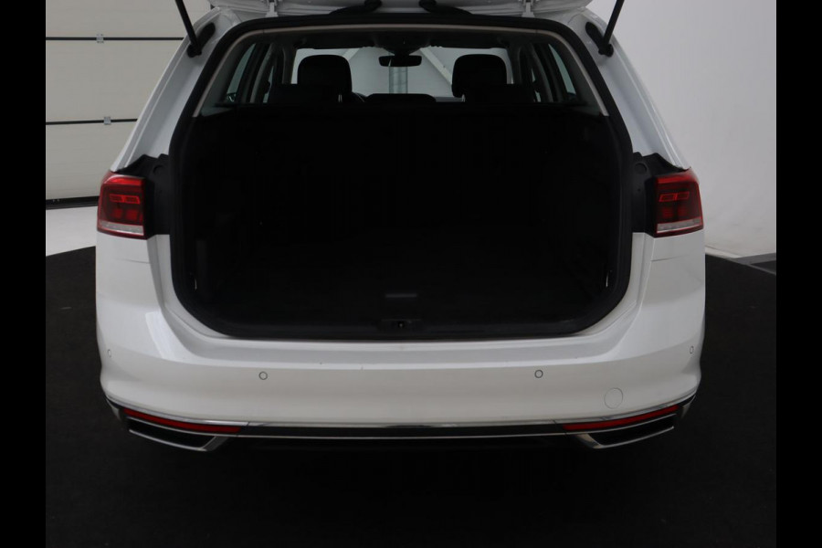 Volkswagen Passat 1.4 TSI PHEV GTE | Stoelverwarming | Virtual Cockpit | Adaptive cruise | Massage | Matrix LED | Camera | Memory | Carplay | Navigatie | Plug In