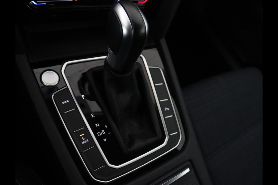 Volkswagen Passat 1.4 TSI PHEV GTE | Stoelverwarming | Virtual Cockpit | Adaptive cruise | Massage | Matrix LED | Camera | Memory | Carplay | Navigatie | Plug In