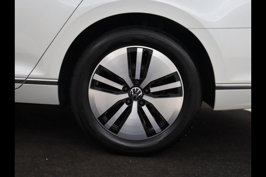Volkswagen Passat 1.4 TSI PHEV GTE | Stoelverwarming | Virtual Cockpit | Adaptive cruise | Massage | Matrix LED | Camera | Memory | Carplay | Navigatie | Plug In