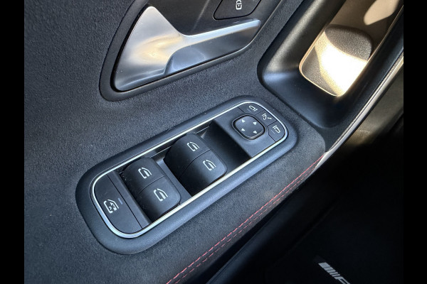 Mercedes-Benz A-Klasse 180 Business Solution Automaat / AMG styling / 18"LM / LED / Navi / Camera