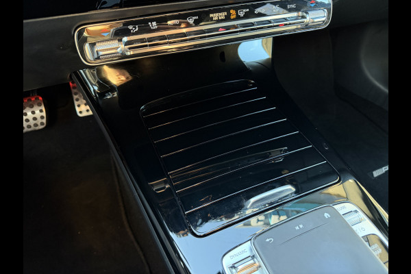 Mercedes-Benz A-Klasse 180 Business Solution Automaat / AMG styling / 18"LM / LED / Navi / Camera