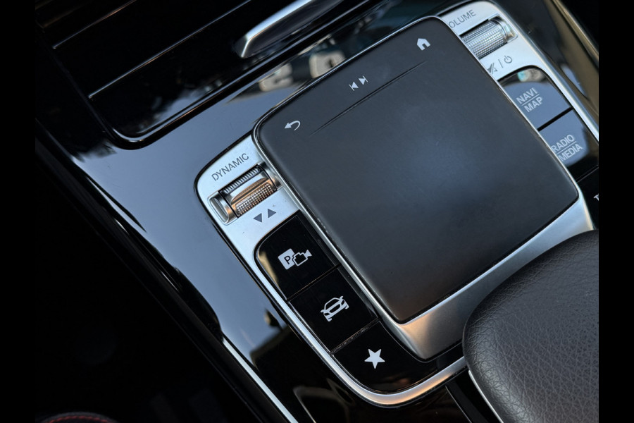 Mercedes-Benz A-Klasse 180 Business Solution Automaat / AMG styling / 18"LM / LED / Navi / Camera