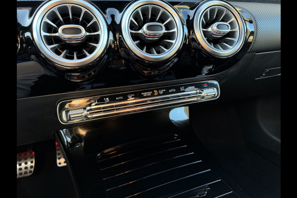 Mercedes-Benz A-Klasse 180 Business Solution Automaat / AMG styling / 18"LM / LED / Navi / Camera