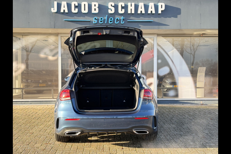 Mercedes-Benz A-Klasse 180 Business Solution Automaat / AMG styling / 18"LM / LED / Navi / Camera
