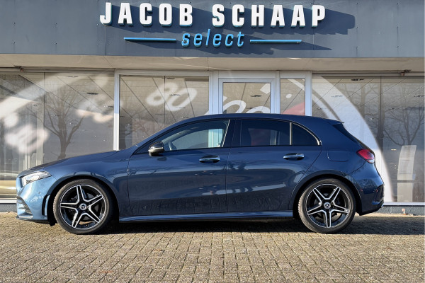 Mercedes-Benz A-Klasse 180 Business Solution Automaat / AMG styling / 18"LM / LED / Navi / Camera