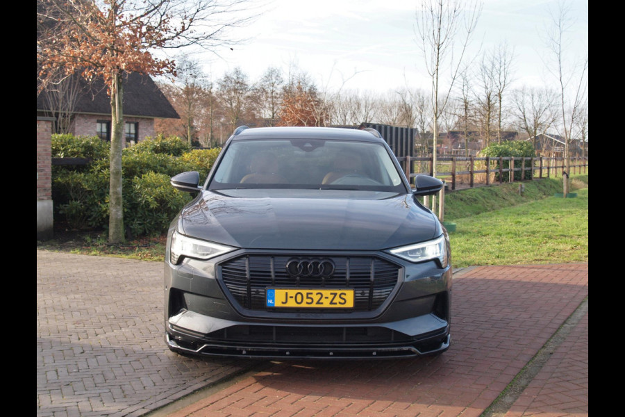 Audi e-tron 55 quattro Business edition 95 kWh | SOH 95% | 21 Inch | Camera | Apple Carplay | Sfeerverlichting | Stoelmemory |