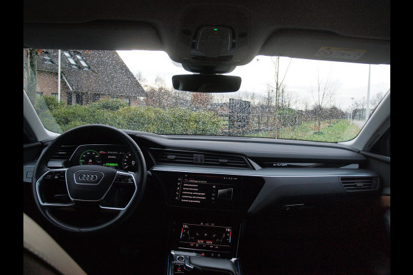 Audi e-tron 55 quattro Business edition 95 kWh | SOH 95% | 21 Inch | Camera | Apple Carplay | Sfeerverlichting | Stoelmemory |
