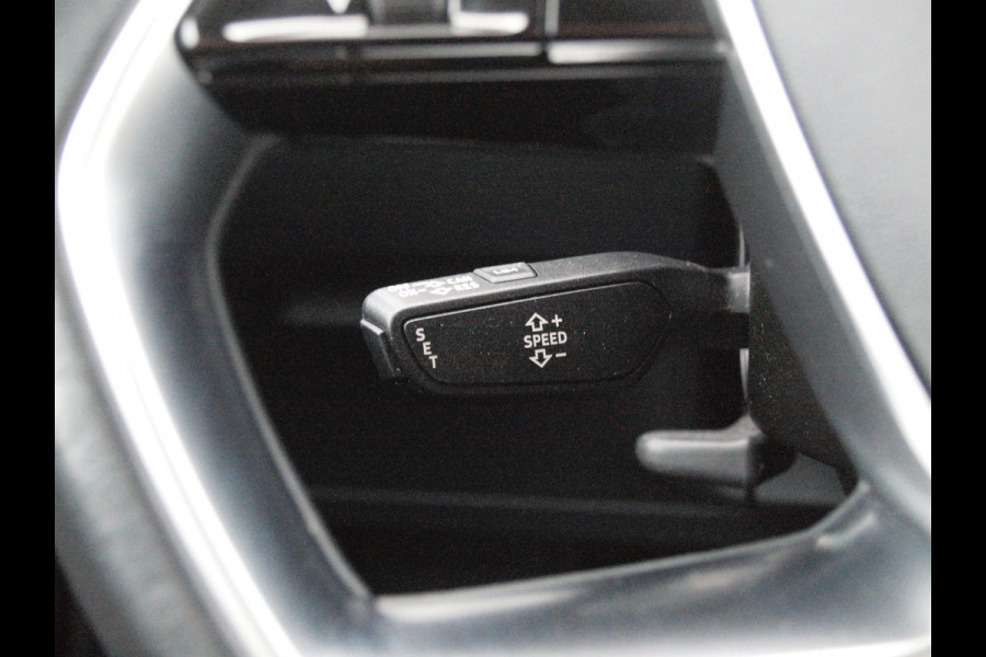 Audi e-tron 55 quattro Business edition 95 kWh | SOH 95% | 21 Inch | Camera | Apple Carplay | Sfeerverlichting | Stoelmemory |