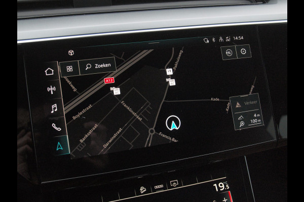 Audi e-tron 55 quattro Business edition 95 kWh | SOH 95% | 21 Inch | Camera | Apple Carplay | Sfeerverlichting | Stoelmemory |