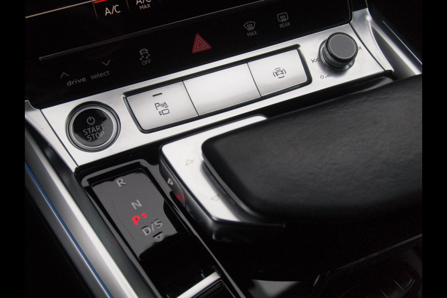 Audi e-tron 55 quattro Business edition 95 kWh | SOH 95% | 21 Inch | Camera | Apple Carplay | Sfeerverlichting | Stoelmemory |