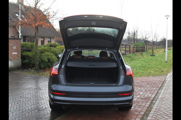 Audi e-tron 55 quattro Business edition 95 kWh | SOH 95% | 21 Inch | Camera | Apple Carplay | Sfeerverlichting | Stoelmemory |
