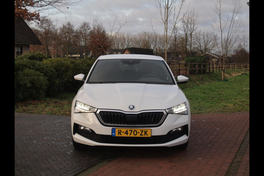 Škoda SCALA 1.0 TSI Sport Business | Apple Carplay | Trekhaak | Parkeensensoren | Sportstoelen | NL-Auto |